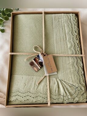 Petracchi 1968 Home Light Sage Waffle Weave Lace Trim Blanket NIB